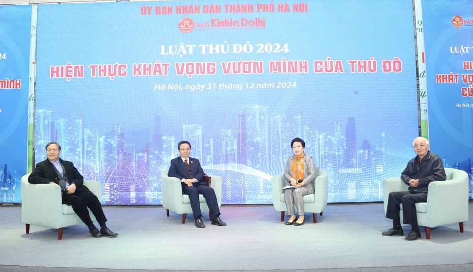 Các diễn giả tham gia trao đổi tại Talkshow “Luật Thủ đô 2024: Hiện thực khát vọng vươn mình của Thủ đô”