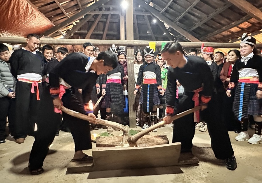 dong bao mong tai hien tet nao pe chau tai lang van hoa hinh 2