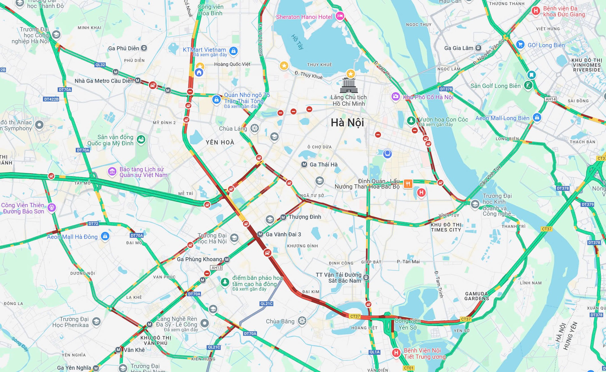 Đường phố Thủ đô 'nghẹt thở' trong ngày cuối cùng của năm 2024 ảnh 2