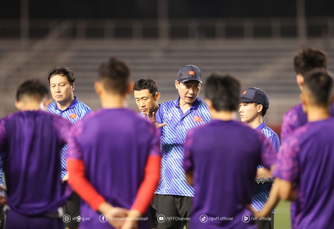 AFF Cup: Đội tuyển Việt Nam tập buổi đầu tiên ở Philippines, sẵn sàng giành 3 điểm- Ảnh 1.