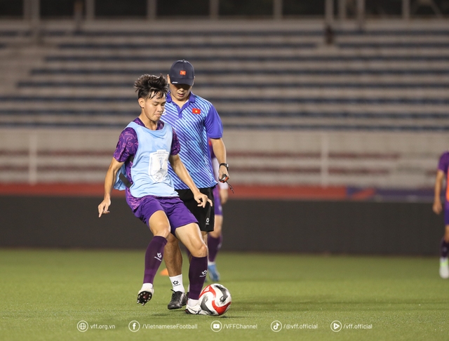 AFF Cup: Đội tuyển Việt Nam tập buổi đầu tiên ở Philippines, sẵn sàng giành 3 điểm- Ảnh 21.