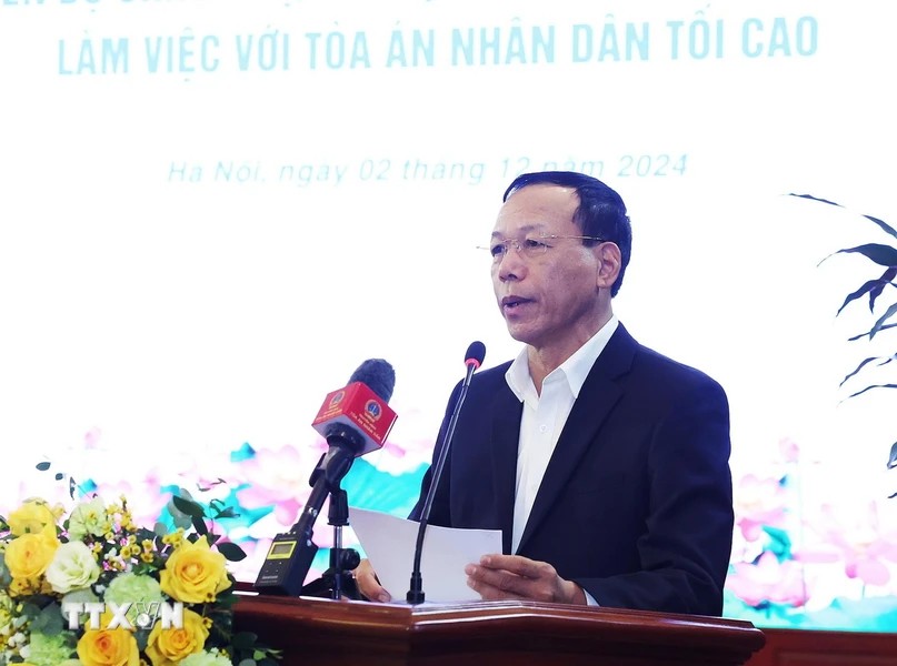 Phó Chánh án Thường trực Tòa án Nhân dân Tối cao Nguyễn Trí Tuệ trình bày báo cáo. Ảnh: TTXVN