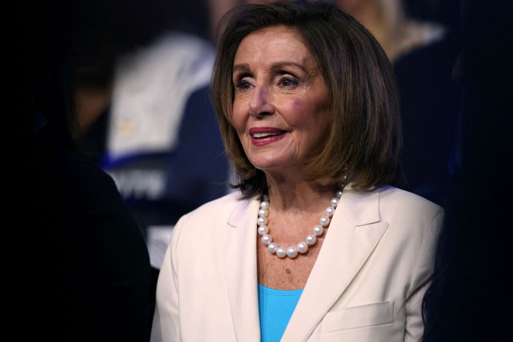 Bị thương khi đi công tác nước ngoài, bà Nancy Pelosi phải phẫu thuật thay khớp háng- Ảnh 1.