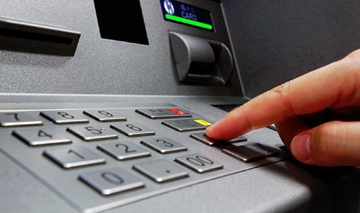 Đối với những thẻ ATM có mã pin 4 số, sau khi nhập mã pin cần phải nhấn vào phím Enter để tiếp tục giao dịch. (Ảnh minh họa).