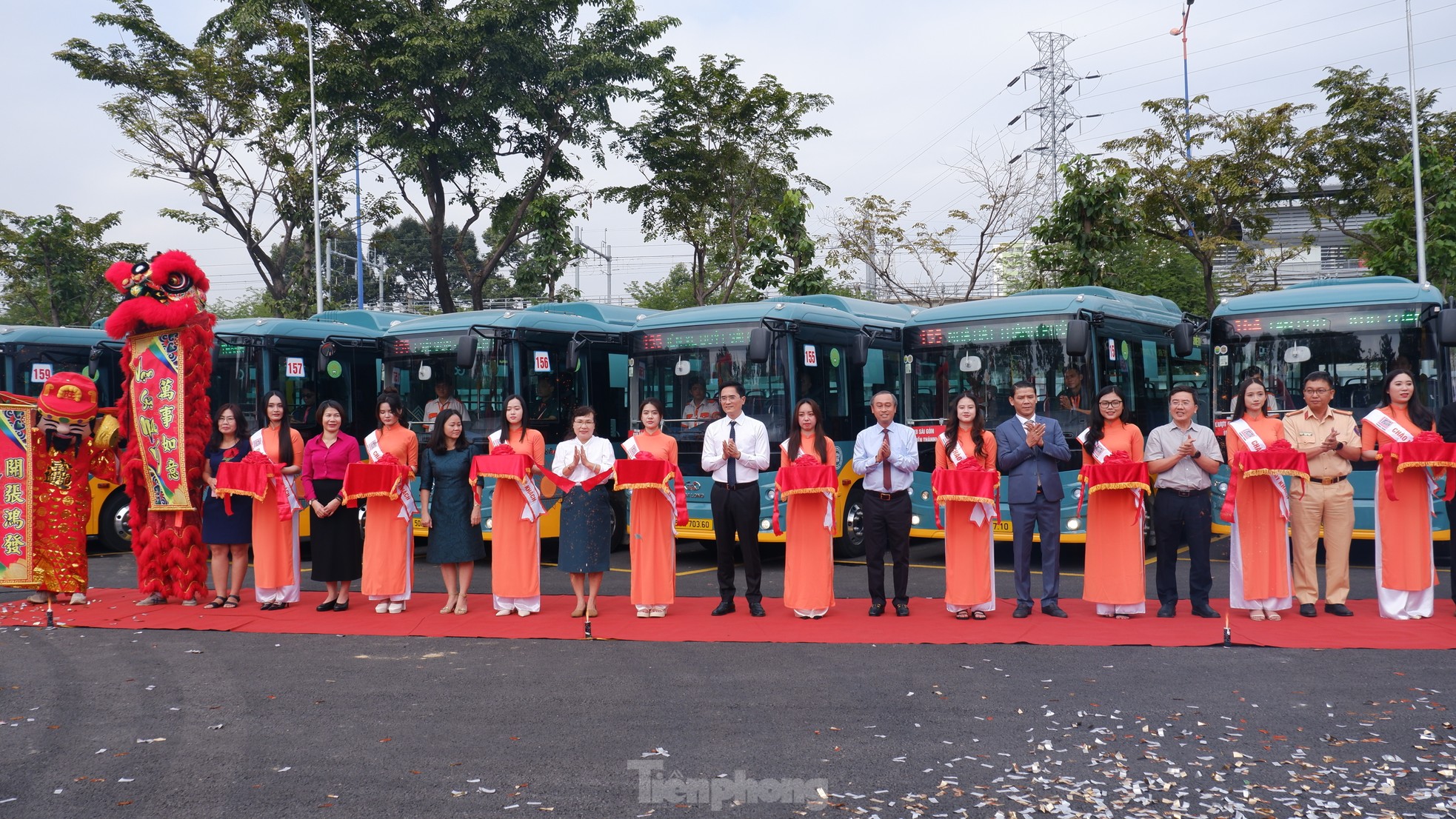 Cận cảnh dàn xe buýt điện nhiều tiện ích, kết nối tuyến metro số 1 TPHCM ảnh 1