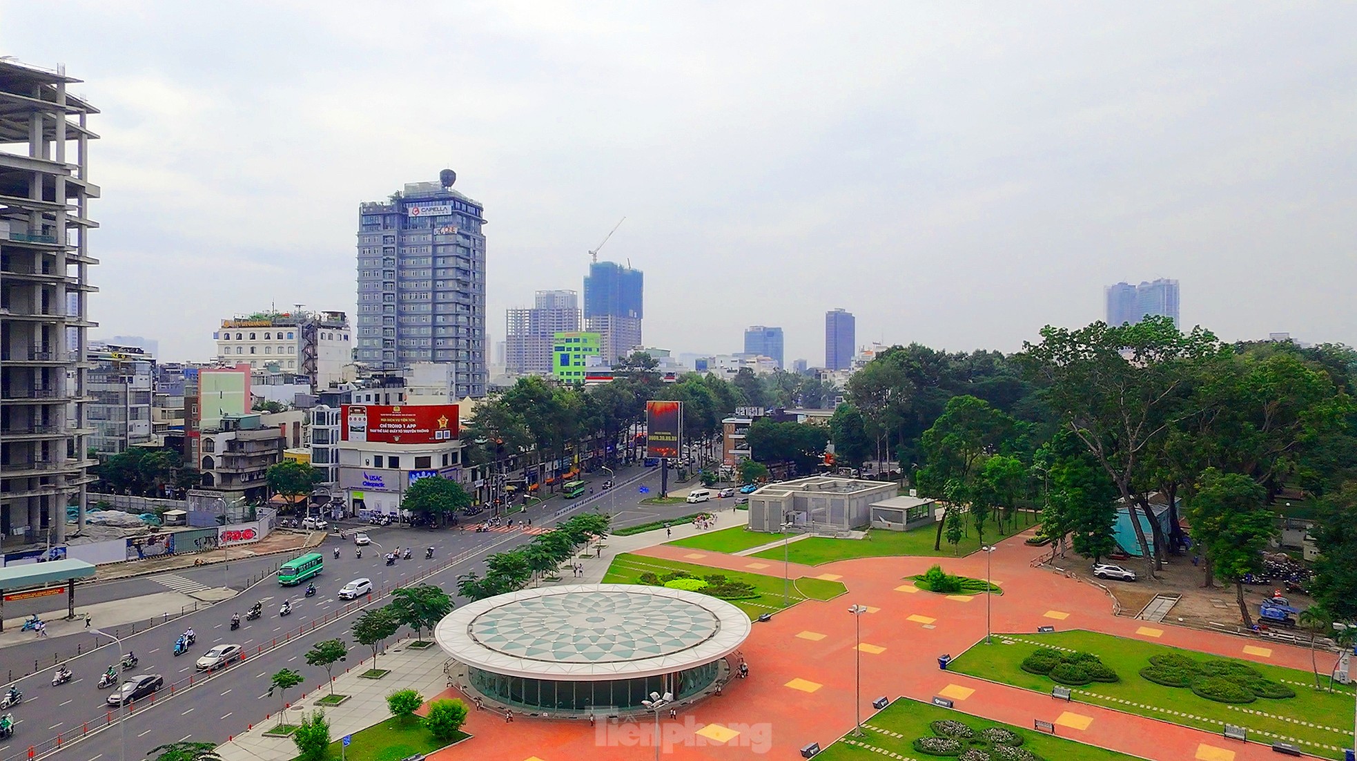 Cận cảnh ga ngầm lớn nhất tuyến metro số 1 cùng giếng trời hình hoa sen cao 6m ảnh 1