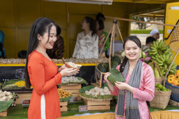 នារីខ្មៅ 2.jpg