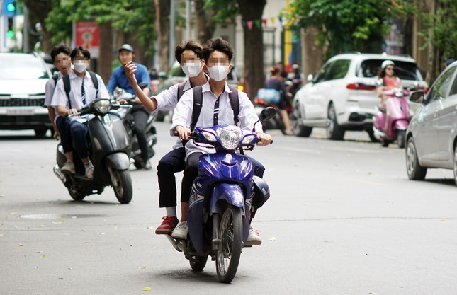 Xếp loại hạnh kiểm với học sinh: Chấp hành Luật An toàn giao thông là một tiêu chí ảnh 1