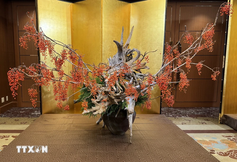 Một kiệt tác Ikebana tại Triển lãm. (Ảnh: TTXVN)