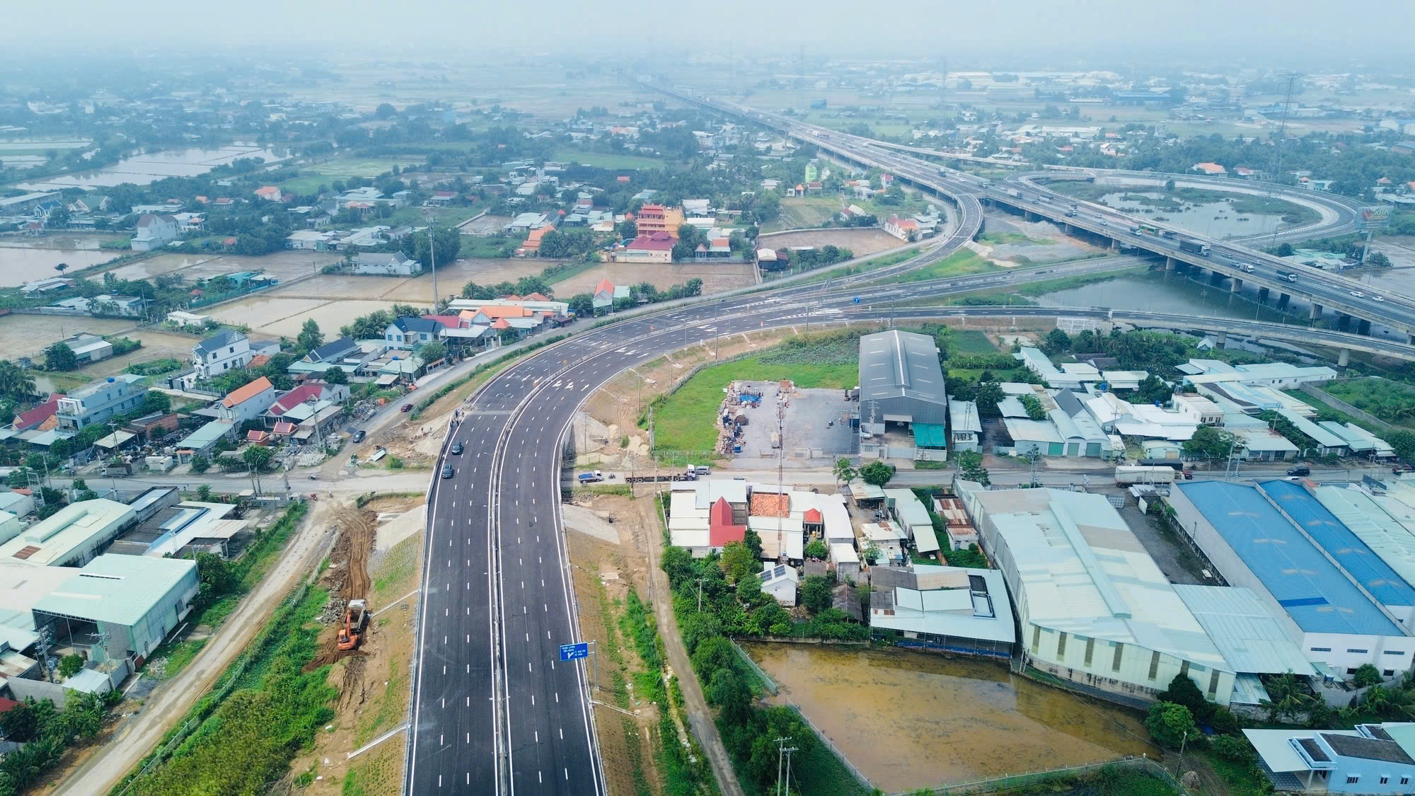 Đề xuất lùi thời gian hoàn thành cao tốc Bến Lức - Long Thành đến tháng 9/2026- Ảnh 1.