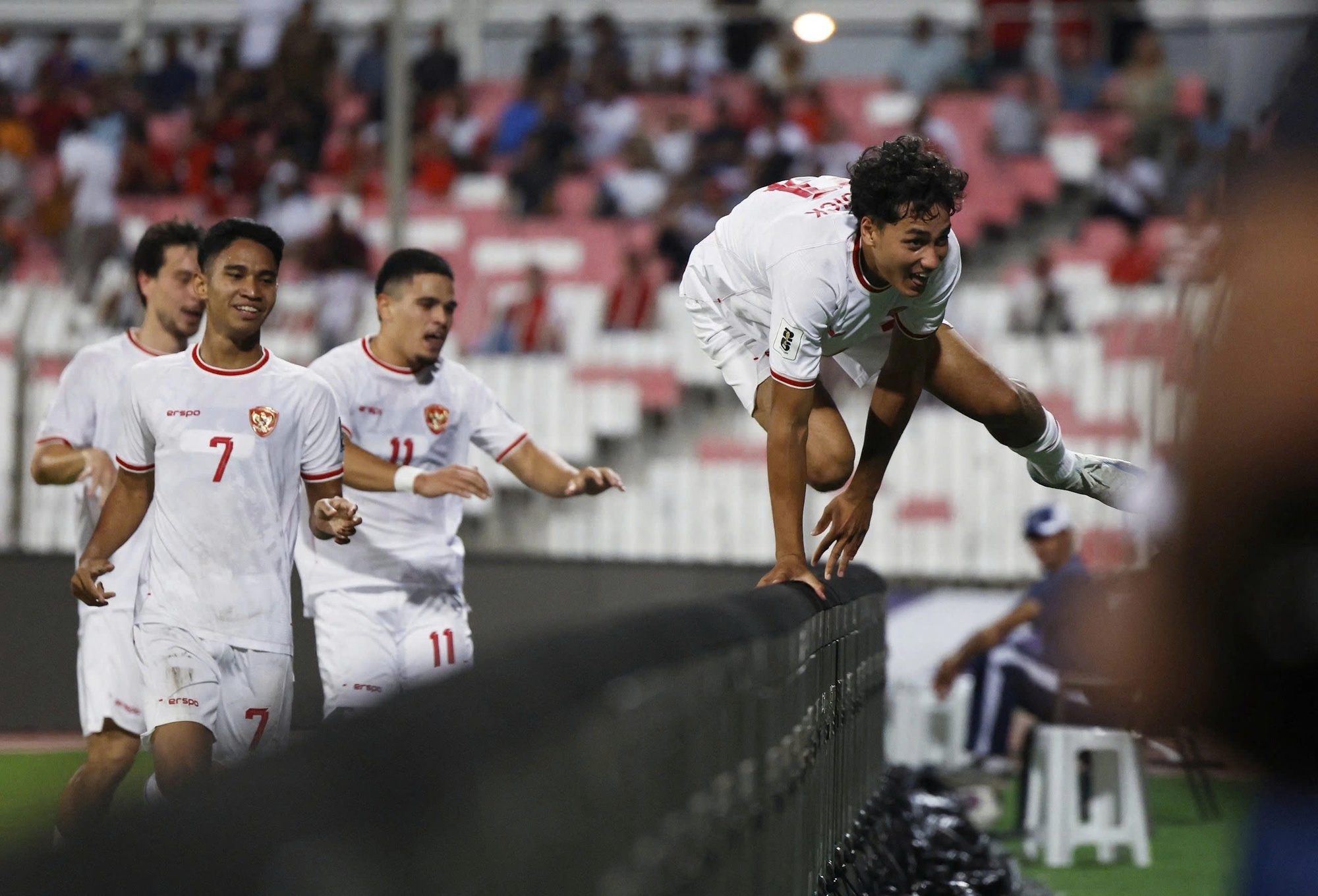 AFF Cup 2024, Indonesia 3-3 Lào: Đội bóng 'triệu voi' gây sốc ở Manahan- Ảnh 1.