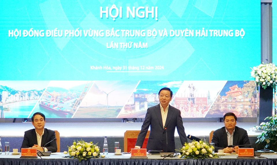 Phó Thủ tướng Chính phủ Trần Hồng Hà - Chủ tịch Hội đồng điều phối vùng Bắc Trung Bộ và duyên hải Trung Bộ chủ trì Hội nghị. Ảnh: Trung Nhân.