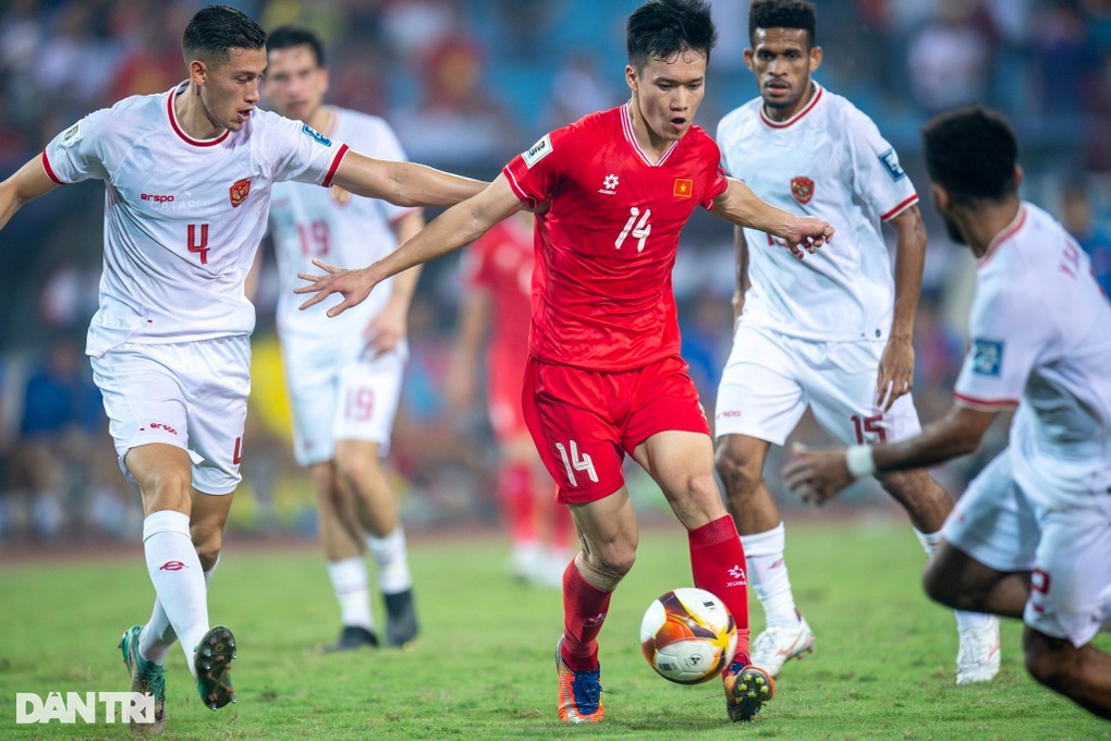 Giá vé xem trận tuyển Việt Nam gặp Indonesia ở AFF Cup rẻ bất ngờ - 1