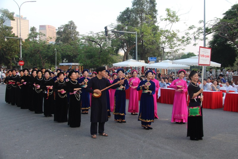 gioi thieu di san then va nghe thuat gom cham voi cong chung ha noi hinh 1