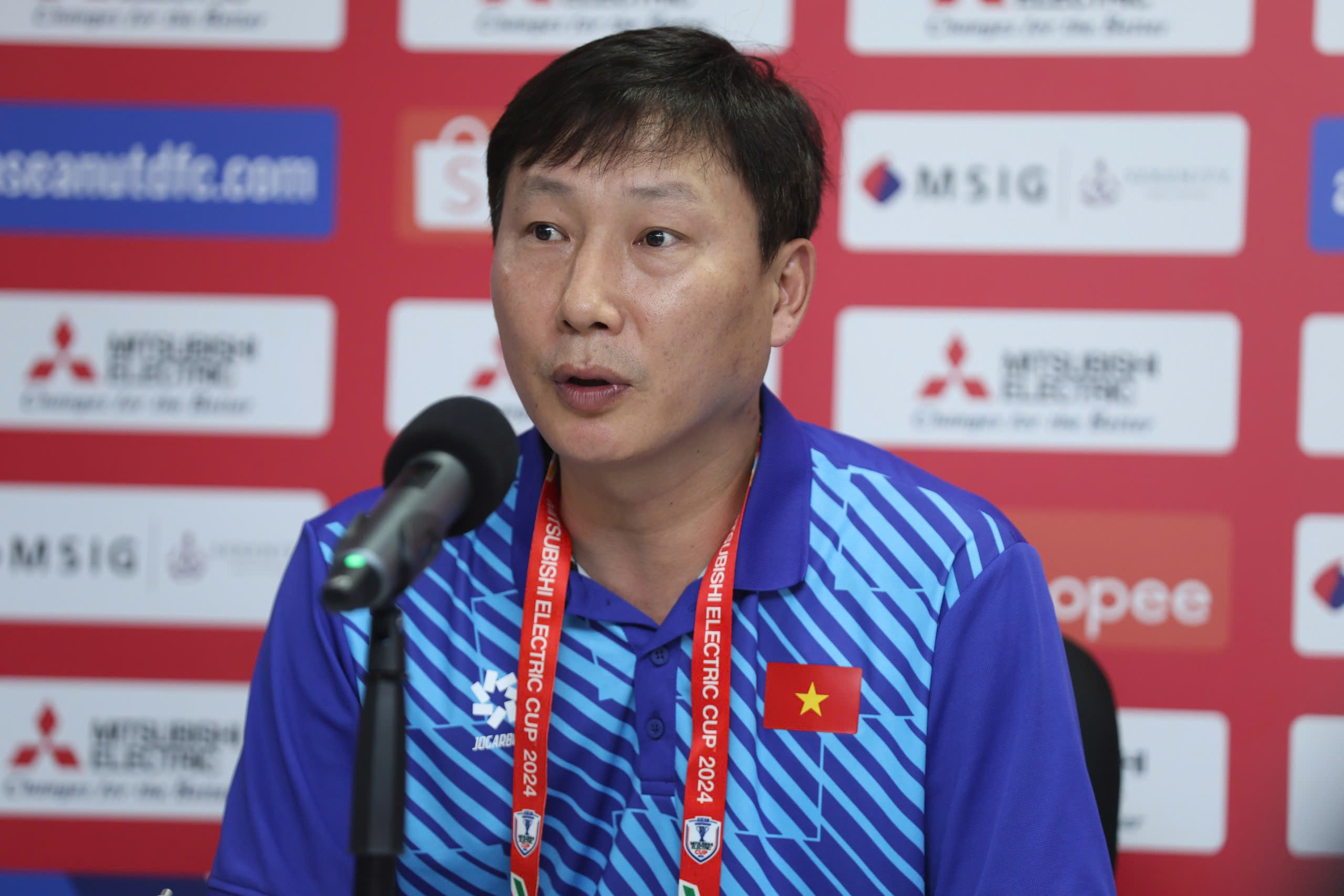 HLV Kim Sang-sik: 'Tỷ số 2-0 vẫn rất nguy hiểm, Việt Nam phải cố hết sức thắng Singapore'- Ảnh 1.