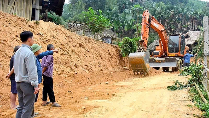 Người có uy tín, đã vận động nhân dân nhanh chóng giải phóng mặt bằng Dự án nâng cấp tuyến đường từ thôn Cây Thông đi thôn Cây Quéo, thôn Thắng Bình, xã Hùng Đức, huyện Hàm Yên.