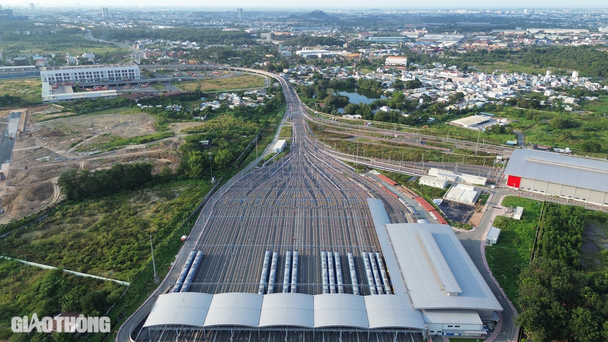 Khám phá hậu trường chăm sóc, bảo dưỡng các đoàn tàu metro số 1- Ảnh 1.