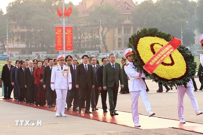 ttxvn-2012-lanh-dao-dang-vieng-chu-tich-ho-chi-minh-1-4.jpg