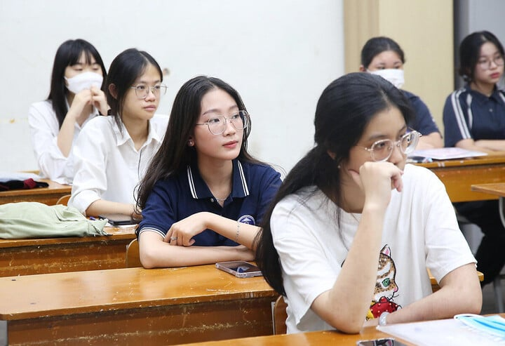 Nhiều trường ở Hà Nội thông báo tuyển thẳng học sinh có IELTS vào lớp 10. (Ảnh minh hoạ)