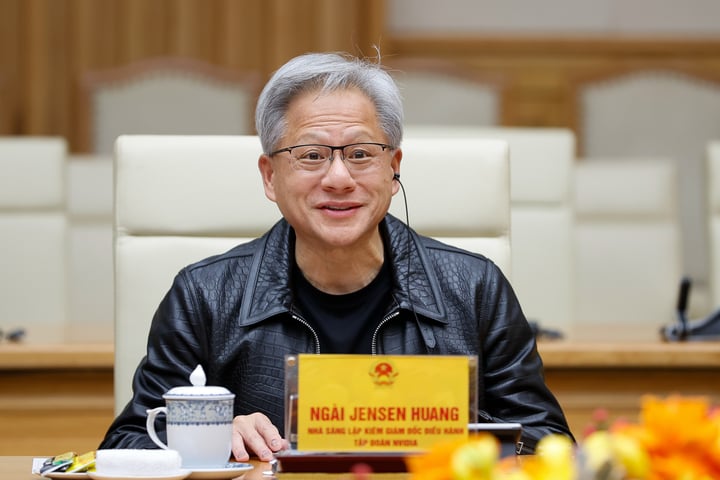 CEO Nvidia Jensen Huang tại sự kiện tối 5/12 ở Hà Nội. (Ảnh: VGP)