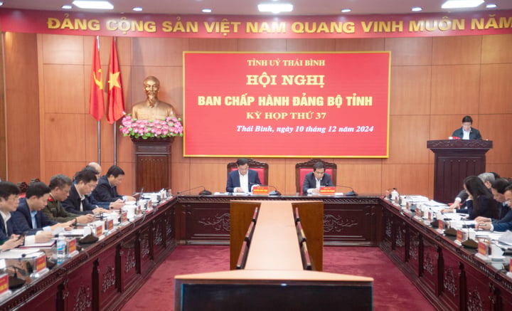 Tỉnh ủy Thái Bình tổ chức hội nghị Ban chấp hành Đảng bộ tỉnh mở rộng triển khai việc sắp xếp, tinh gọn tổ chức bộ máy trong hệ thống chính trị của tỉnh.