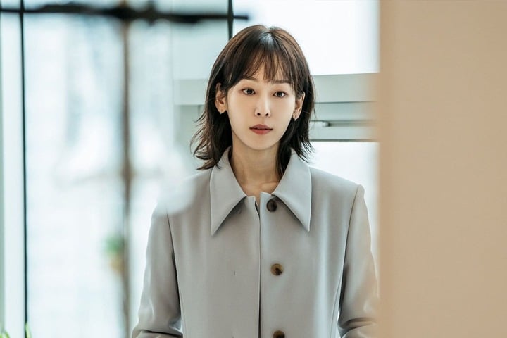 Nữ hoàng rating Seo Hyun Jin gầy trơ xương.