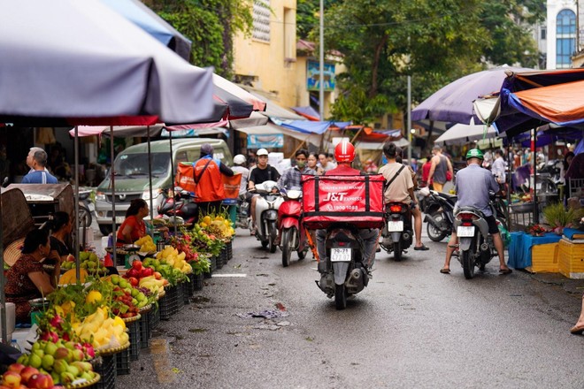 Thị trường chuyển phát nhanh sôi động trong mùa cao điểm trước Tết Nguyên đán 2025