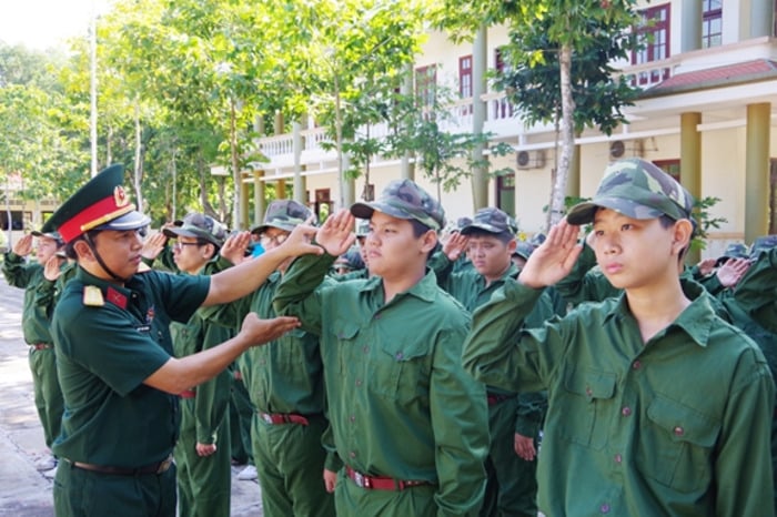 Sinh viên tham gia khóa học quân sự. (Ảnh minh họa)