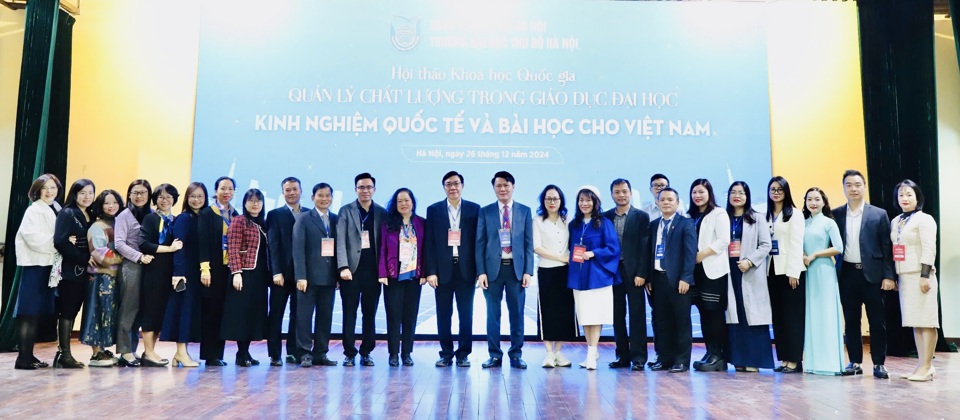 Các đại biểu, nhà khoa học, nhà quản lý tham dự hội thảo.