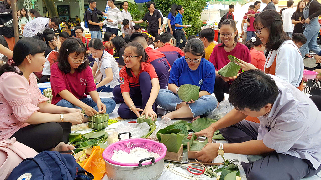 'Thưởng tết' giáo viên TP.HCM, có người nhận gần 100 triệu đồng- Ảnh 1.