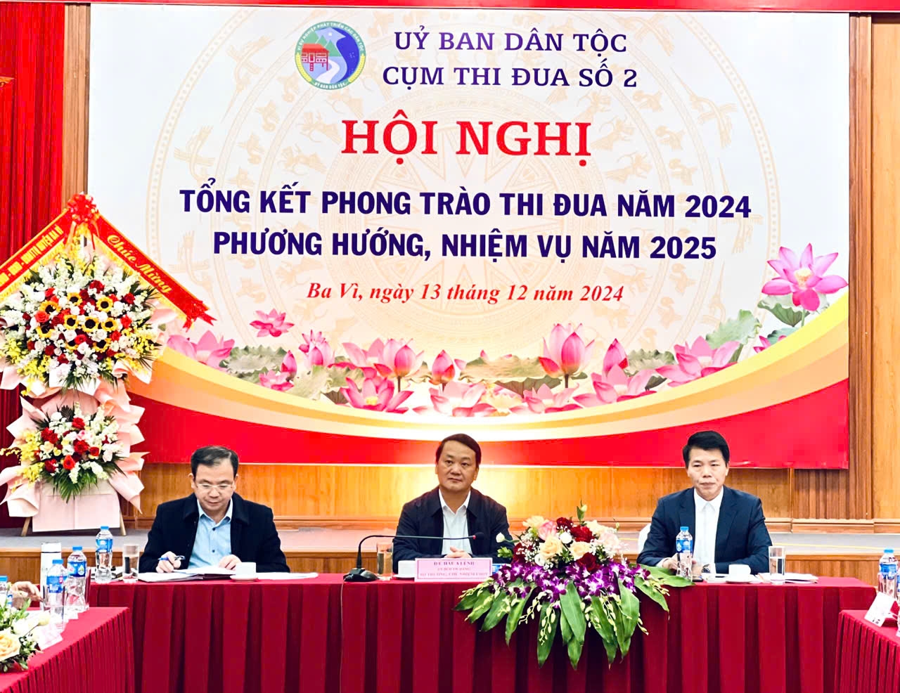 Bộ trưởng, Chủ nhiệm UBDT Hầu A Lềnh chủ trì hội nghị.