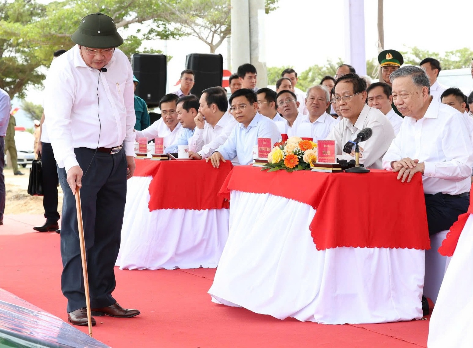 Tổng Bí thư Tô Lâm thị sát địa điểm xây dựng Nhà máy điện hạt nhân Ninh Thuận ảnh 1