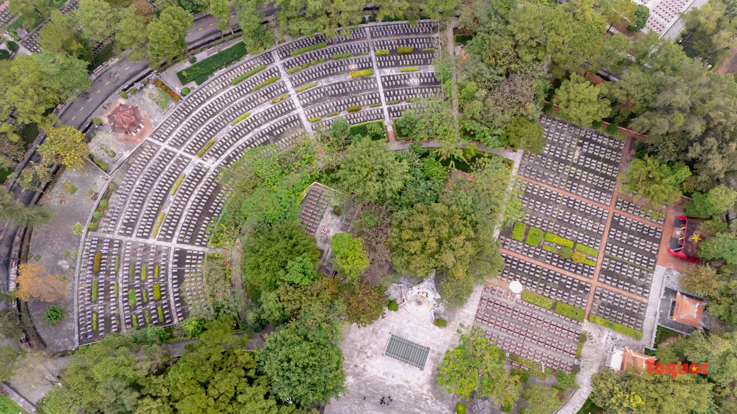 การเดินทางกลับสู่ดินแดนแห่งไฟ - ภาพที่ 1 Hành trình trở về miền đất lửa - Ảnh 1.