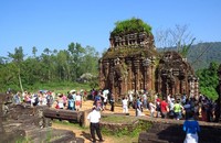 Quần thể khu di tích Chăm - Mỹ Sơn thu hút du khách. (Ảnh: Hoàng Hữu Quyết)