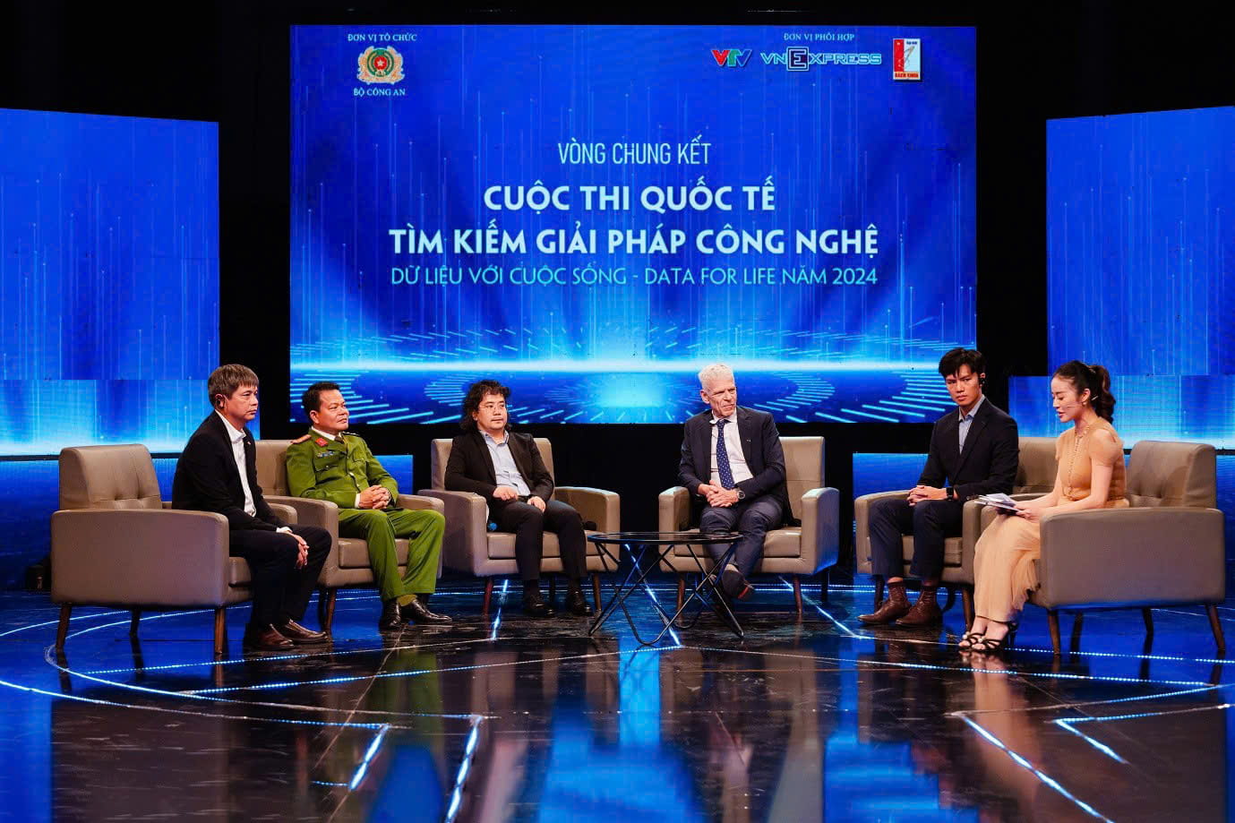 Vietcombank đồng hành cùng cuộc thi Data for Life 2024- Ảnh 1.