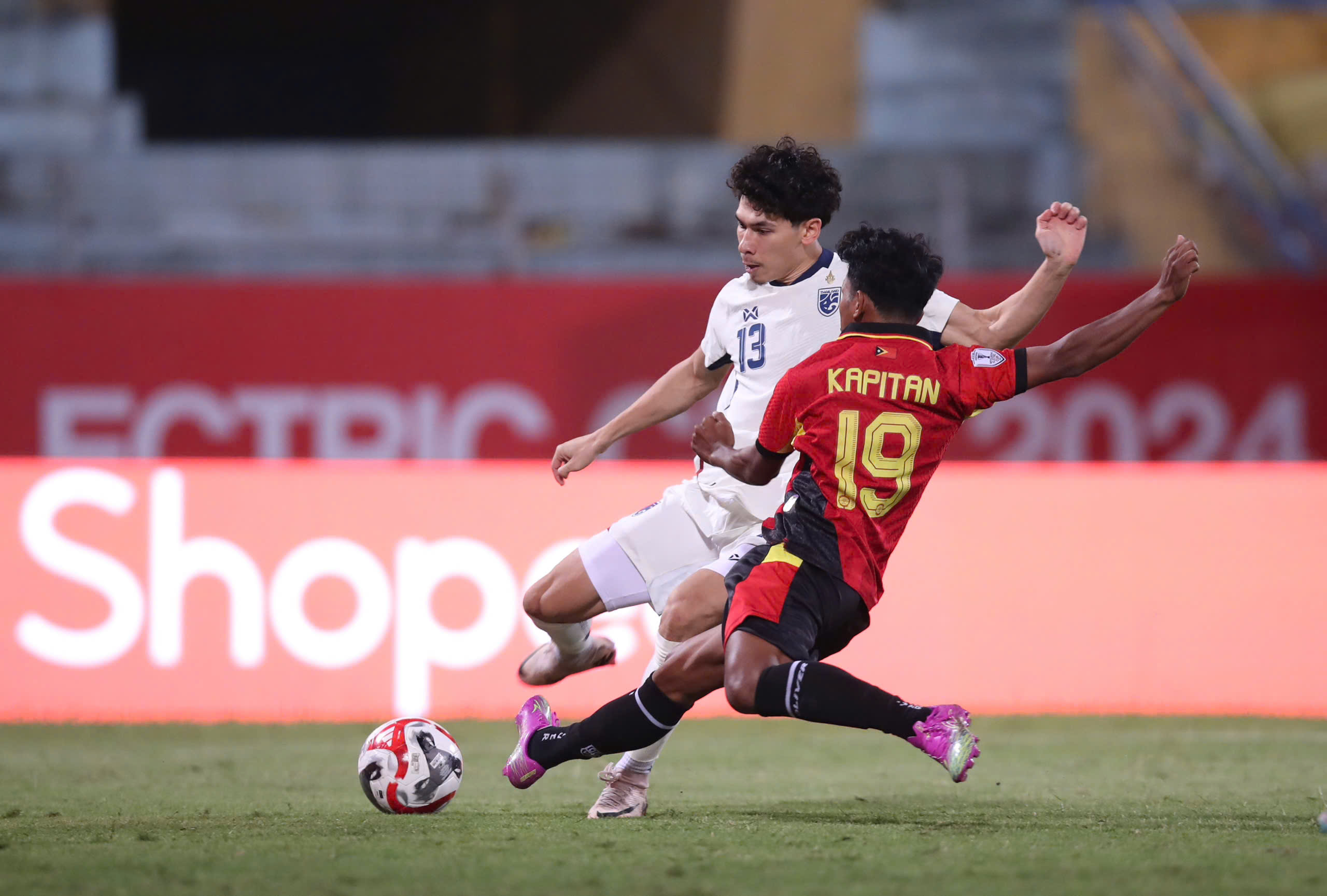 Bảng xếp hạng AFF Cup 2024 mới nhất: 'Voi chiến' Thái Lan bay cao, ấn tượng Campuchia- Ảnh 1.