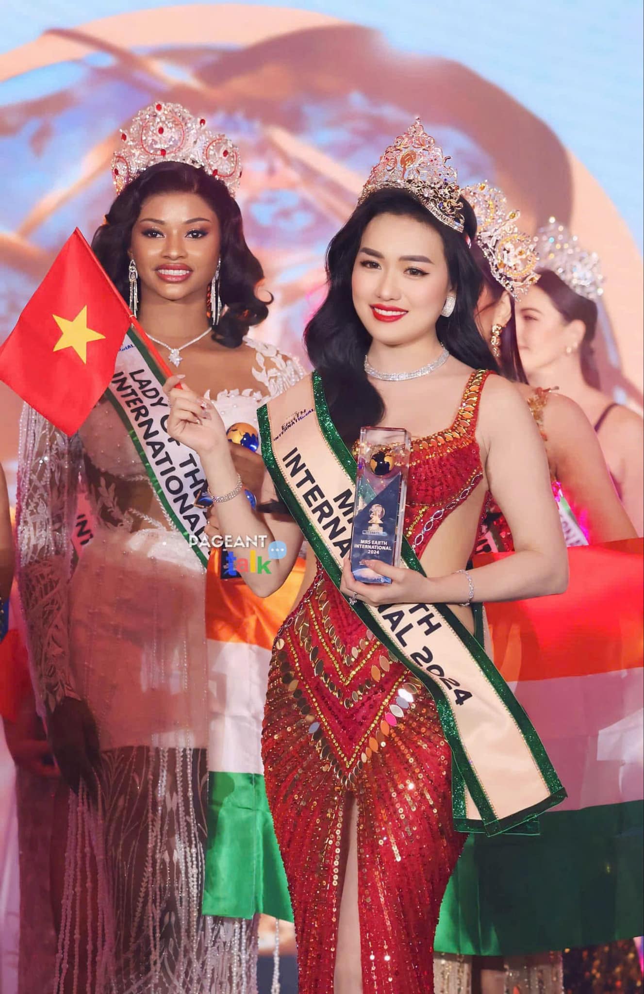 Vũ Thị Hoa đăng quang Hoa hậu Mrs Earth International 2024 và giành 2 giải phụ- Ảnh 1.