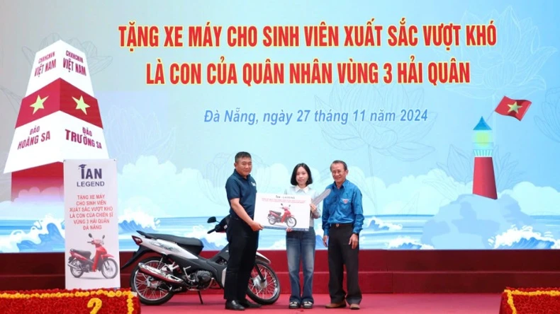  Vùng 3 Hải quân với Chương trình "Vì Hoàng Sa, Trường Sa thân yêu” ảnh 1