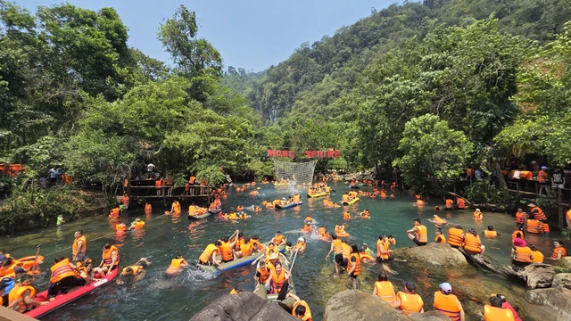 Vườn Quốc gia Phong Nha - Kẻ Bàng: Chinh phục trái tim hàng triệu lượt khách du lịch - Ảnh 3.