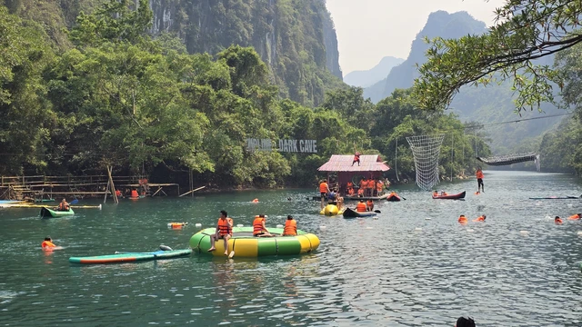 Vườn Quốc gia Phong Nha - Kẻ Bàng: Chinh phục trái tim hàng triệu lượt khách du lịch - Ảnh 2.