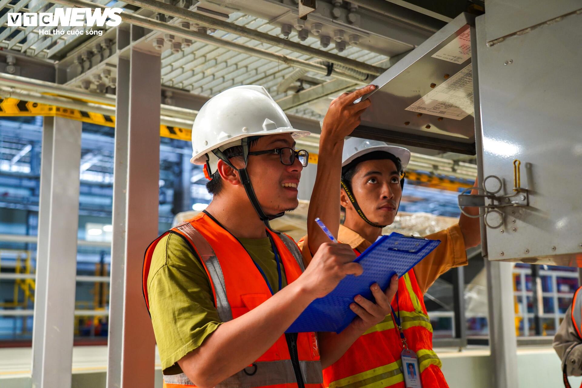 Ngày làm việc thầm lặng của người 'giữ sức khỏe' tàu metro Bến Thành - Suối Tiên - 6