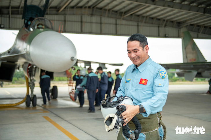 Phi công lái tiêm kích Su30-MK2 hé lộ màn bay chào mừng triển lãm quốc phòng - Ảnh 5.