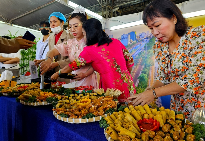 Độc đáo phiên chợ rau - hoa Đà Lạt- Ảnh 13.