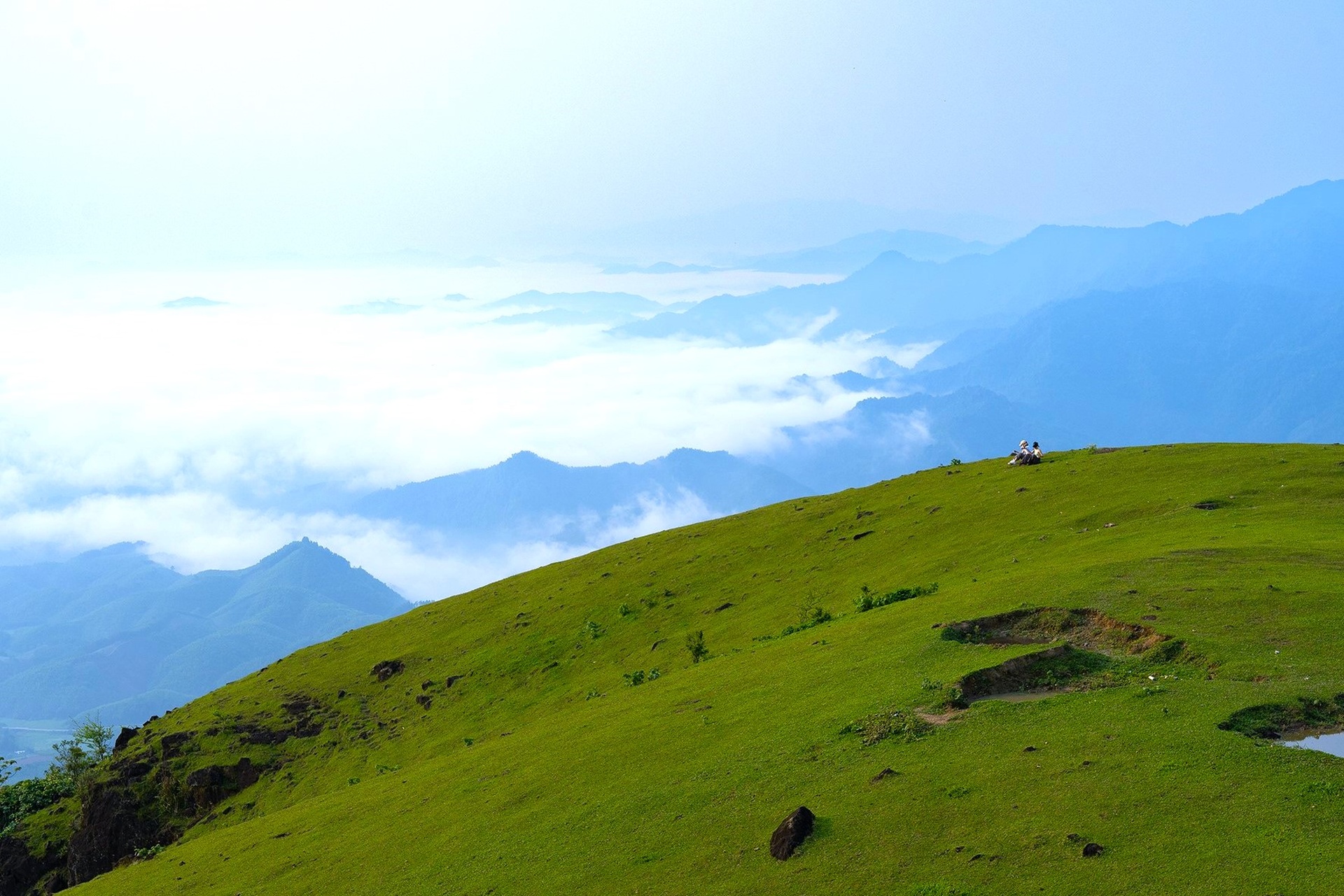 Ngắm thảo nguyên xanh mướt, điểm trekking lý tưởng ở Thanh Hóa - 2