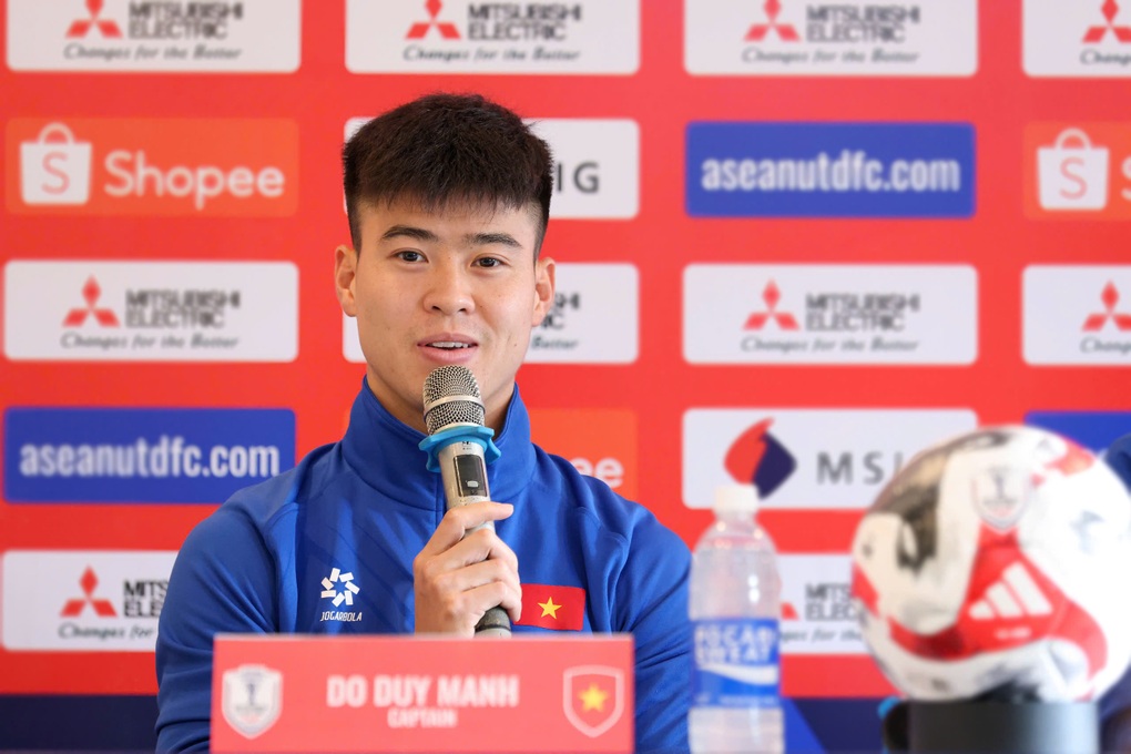 โค้ชคิม ซัง ซิก: ทีมเวียดนามมีเท้าเดียวในรอบชิงชนะเลิศ - 3 HLV Kim Sang Sik: Đội tuyển Việt Nam đã đặt một chân vào chung kết - 3