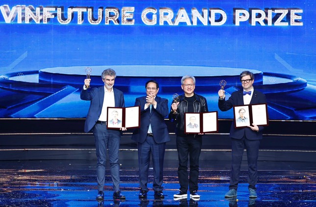 Tỷ phú Jensen Huang gây ấn tượng tại lễ trao giải VinFuture 2024 ảnh 5