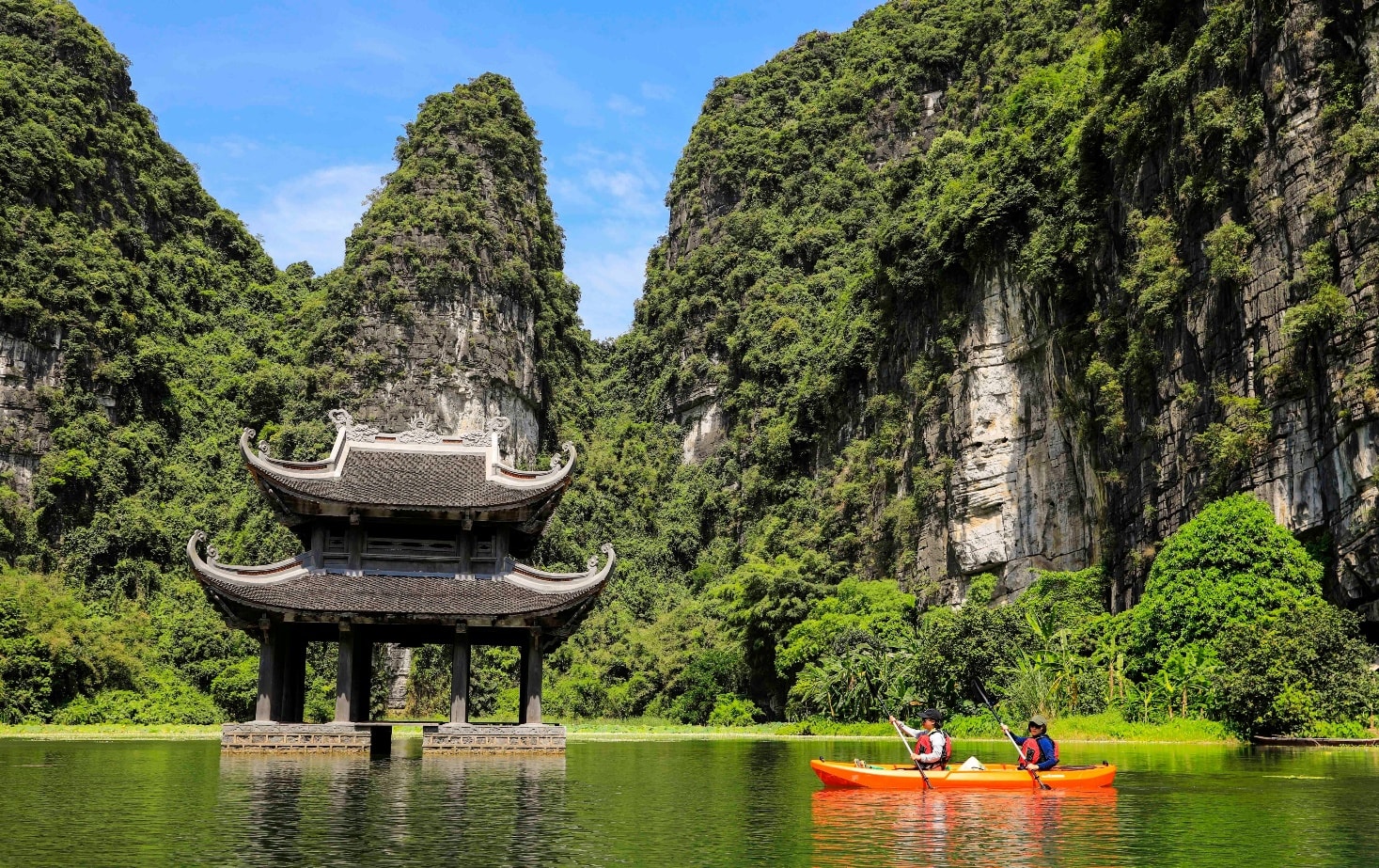 Thuỷ đình trong khu du lịch sinh thái Tràng An.