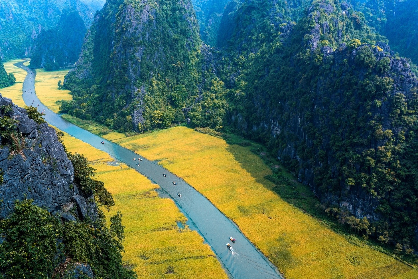 Khung cảnh non nước hữu tình ở Tràng An.