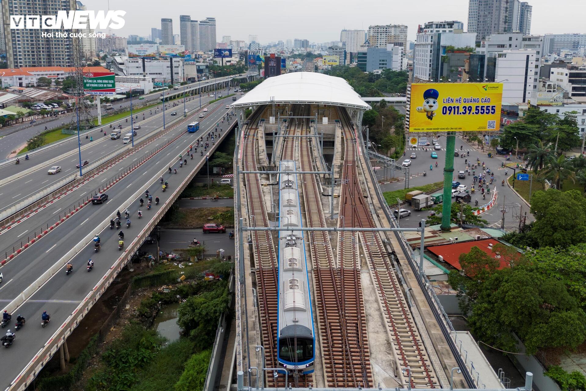 Ngày làm việc thầm lặng của người 'giữ sức khỏe' tàu metro Bến Thành - Suối Tiên - 1