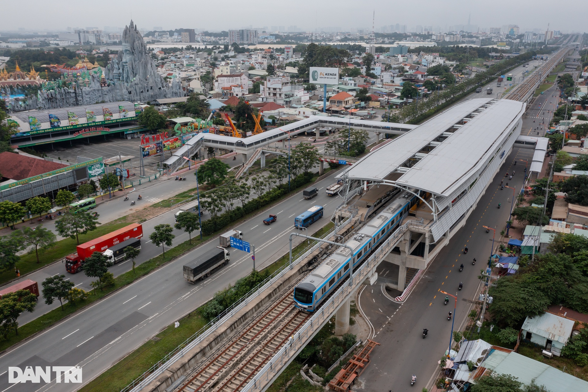 Diện mạo tuyến metro đầu tiên của TPHCM trước ngày vận hành - 9